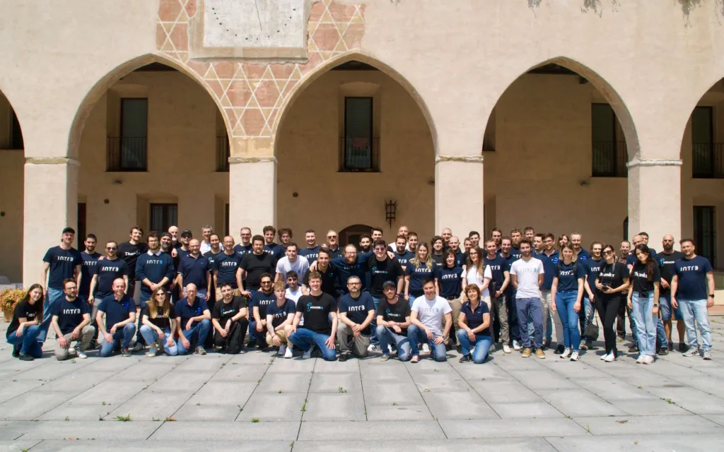 Foto di gruppo di Intré al Castello Visconteo a Cassano d'Adda