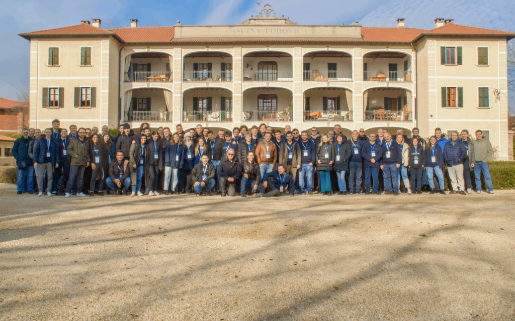 Foto di gruppo scattata all'Intré Camp del 30 gennaio 2024, alla cascina La Lodovica.