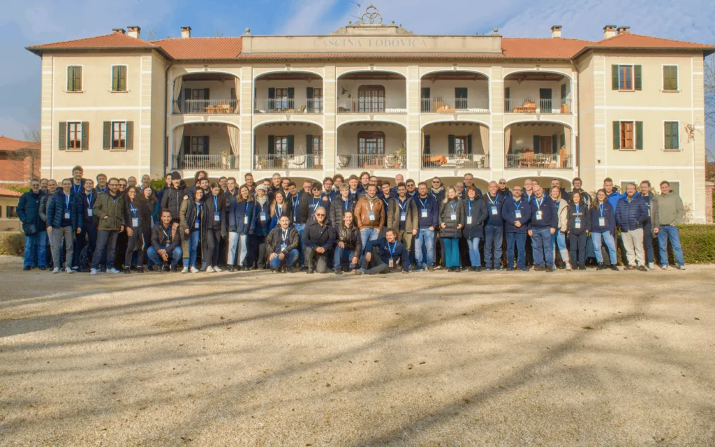 Foto di gruppo scattata all'Intré Camp del 30 gennaio 2024, alla cascina La Lodovica.